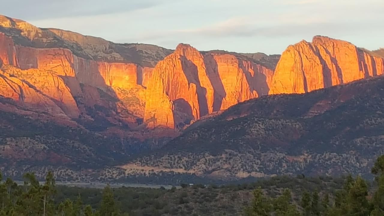 Harmony Belle At Kolob Canyon Bed & Breakfast New Harmony Exterior photo